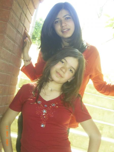 moi  yas avec ma cousine sadjia